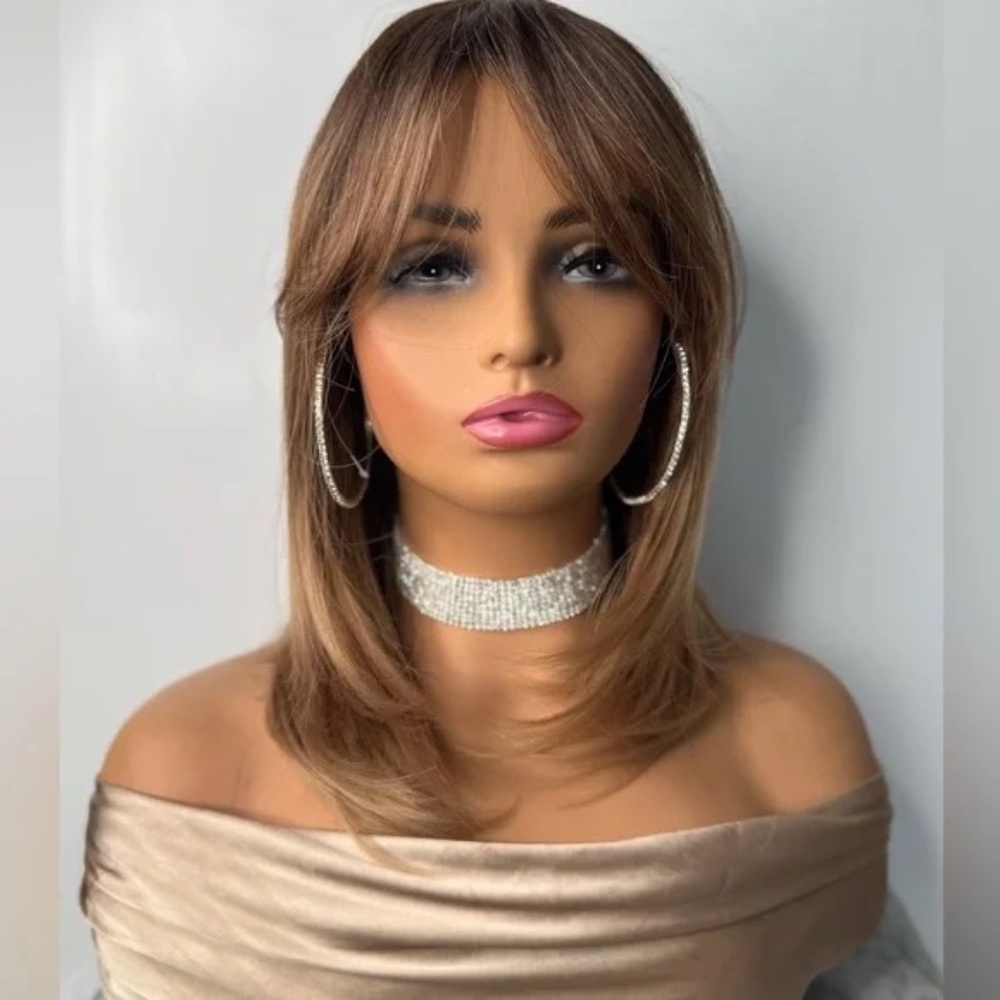 Medium Blonde Layered Short Wig - Side Bangs - Picture 4 of 9